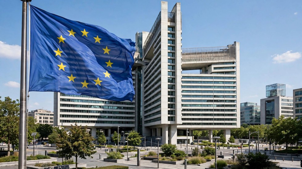 bugetul Uniunii Europene: Steagul Uniunii Europene fluturând în fața clădirilor instituțiilor europene de la Bruxelles
